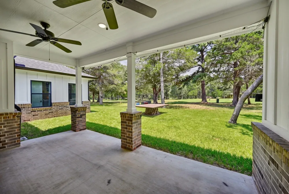 308 Pinehurst Drive New Ulm, TX 78950