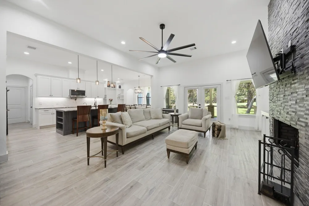 308 Pinehurst Drive New Ulm, TX 78950