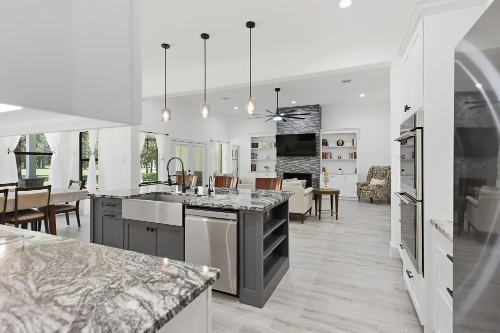 308 Pinehurst Drive New Ulm, TX 78950
