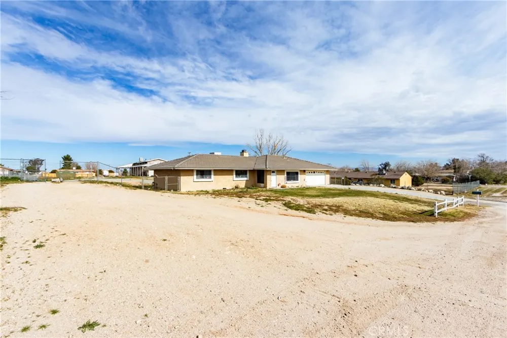 13920 Dos Palmas Victorville, CA 92392