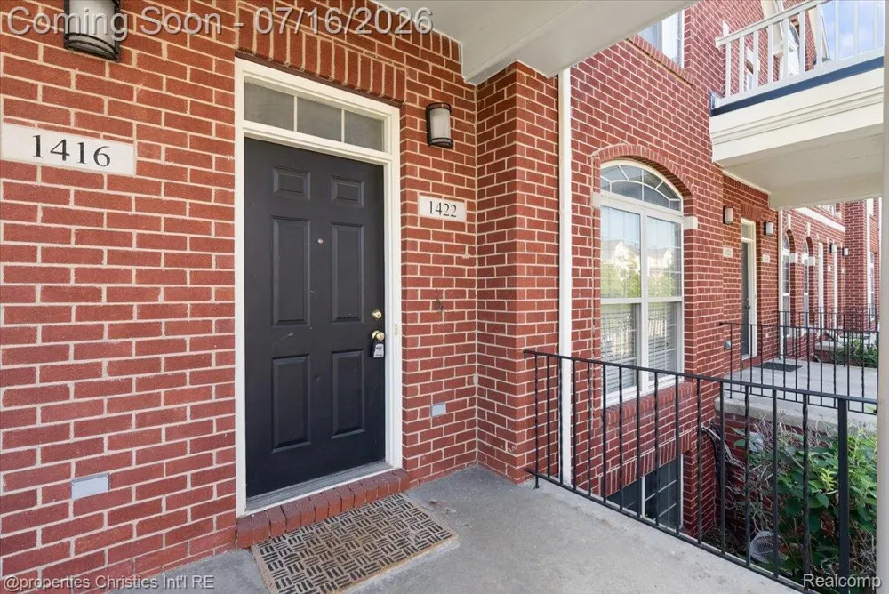 1422 Raliegh Place Troy City, MI 48084