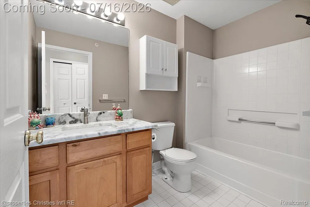 1422 Raliegh Place Troy City, MI 48084