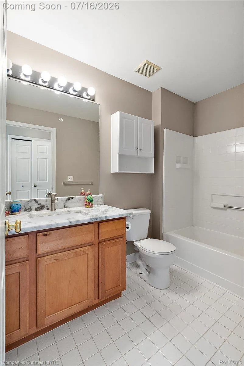1422 Raliegh Place Troy City, MI 48084