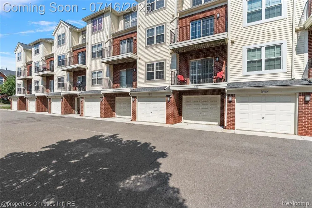 1422 Raliegh Place Troy City, MI 48084