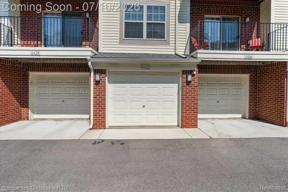 1422 Raliegh Place Troy City, MI 48084