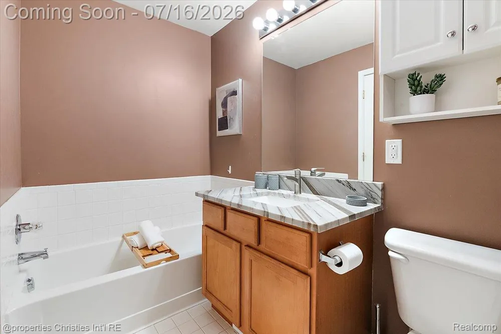 1422 Raliegh Place Troy City, MI 48084
