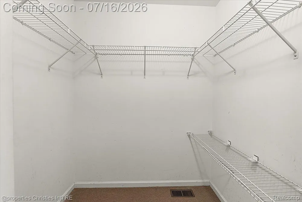 1422 Raliegh Place Troy City, MI 48084