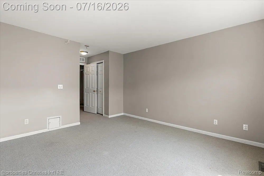 1422 Raliegh Place Troy City, MI 48084
