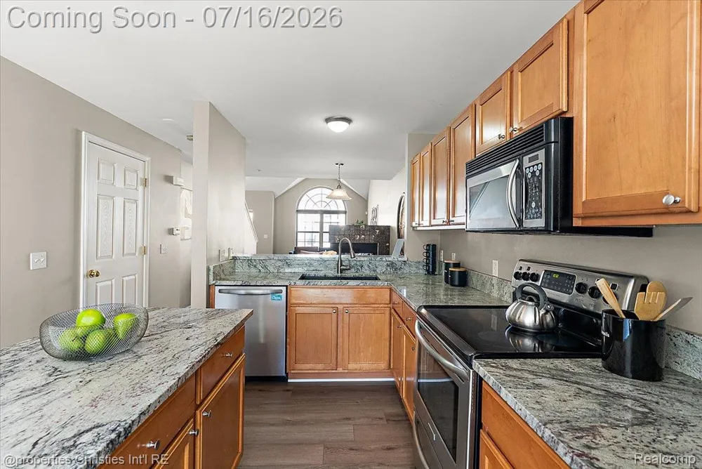 1422 Raliegh Place Troy City, MI 48084