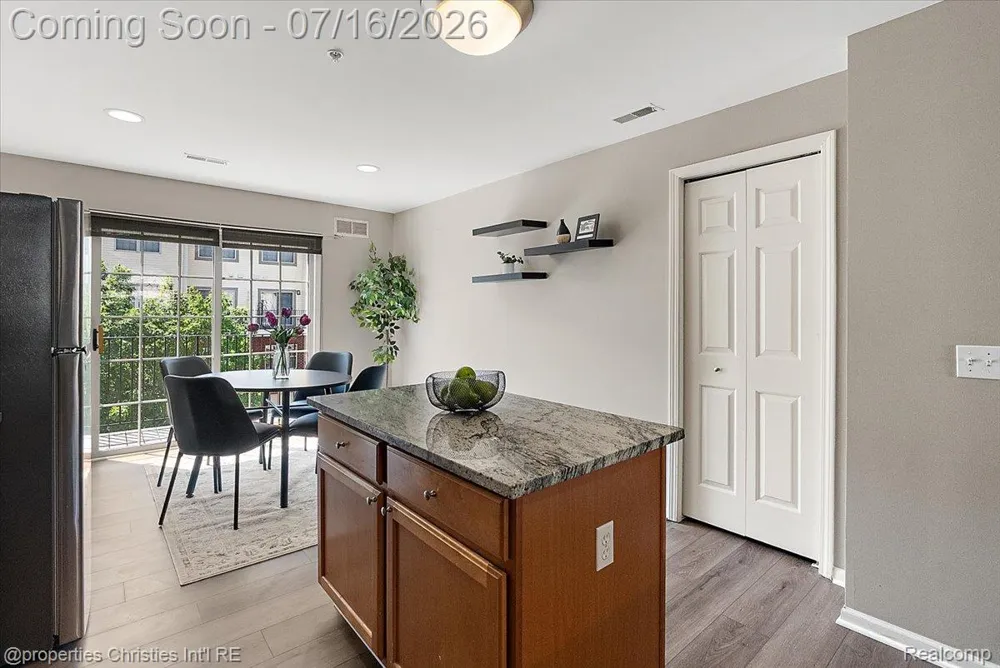 1422 Raliegh Place Troy City, MI 48084