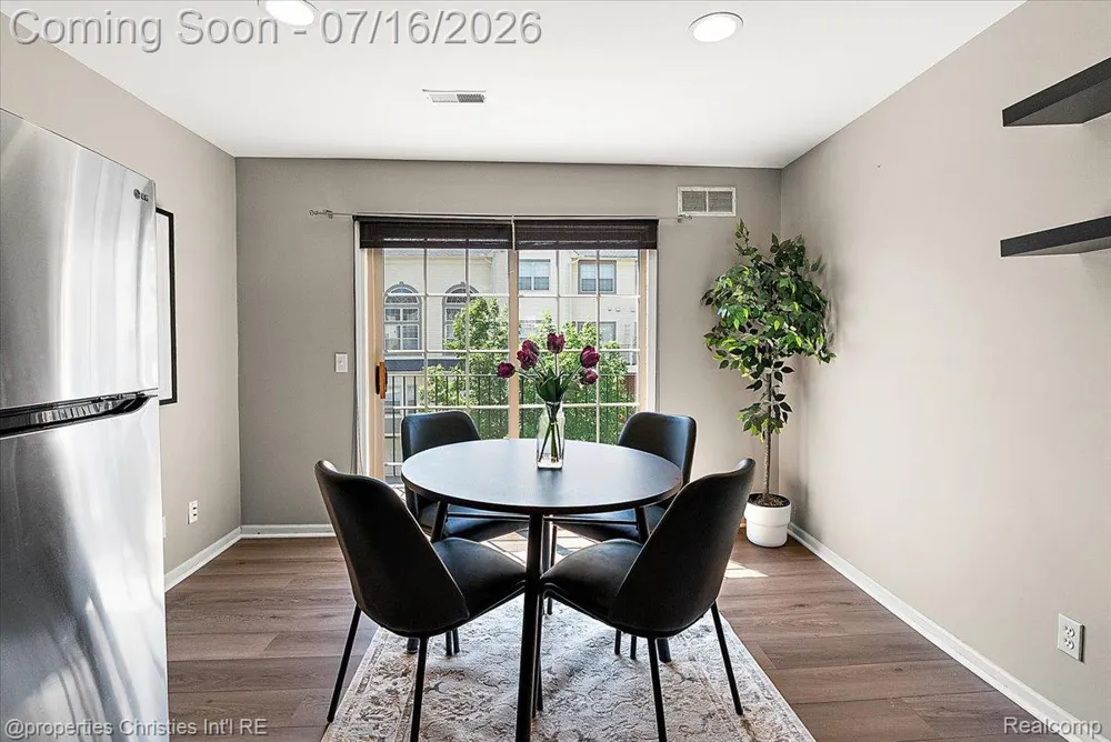 1422 Raliegh Place Troy City, MI 48084