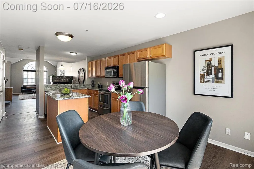 1422 Raliegh Place Troy City, MI 48084