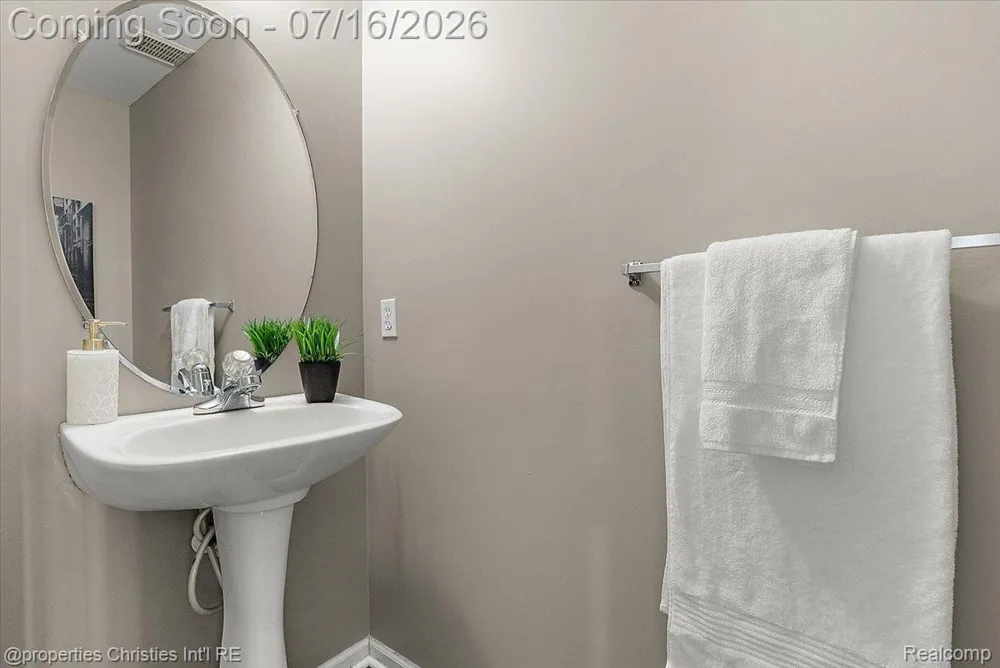 1422 Raliegh Place Troy City, MI 48084
