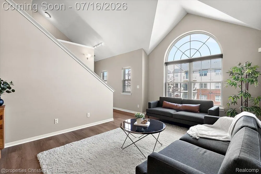 1422 Raliegh Place Troy City, MI 48084