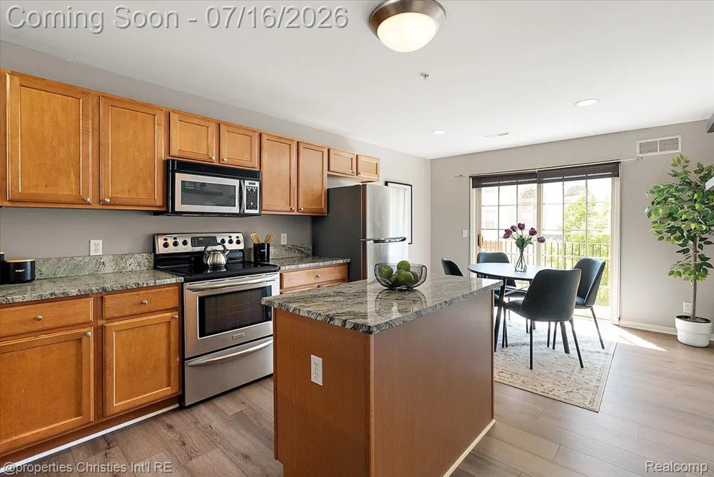 1422 Raliegh Place Troy City, MI 48084