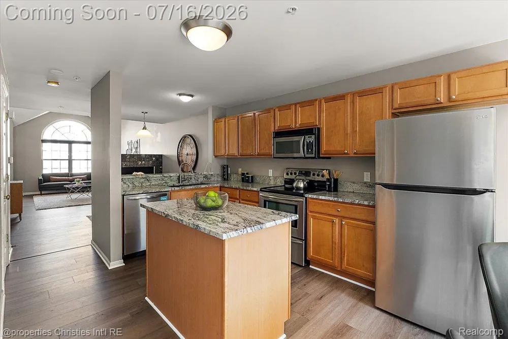 1422 Raliegh Place Troy City, MI 48084