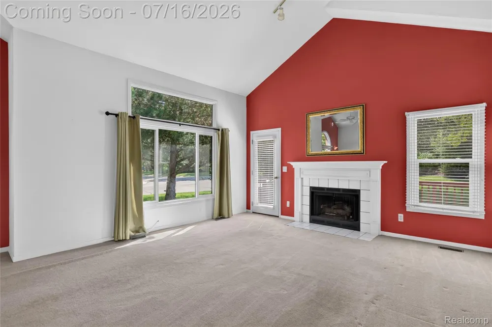 2775 Lochmoor Boulevard #19 Orion Charter Township, MI 48360