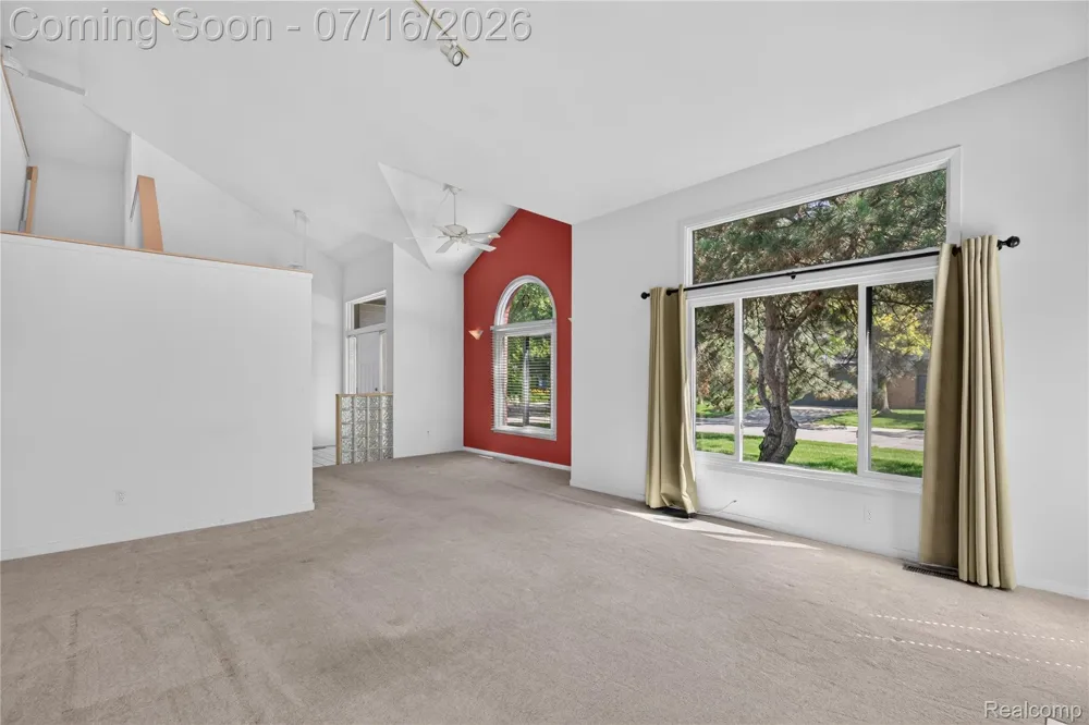 2775 Lochmoor Boulevard #19 Orion Charter Township, MI 48360