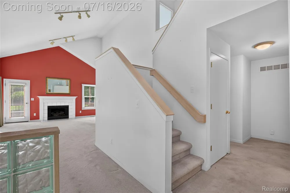 2775 Lochmoor Boulevard #19 Orion Charter Township, MI 48360