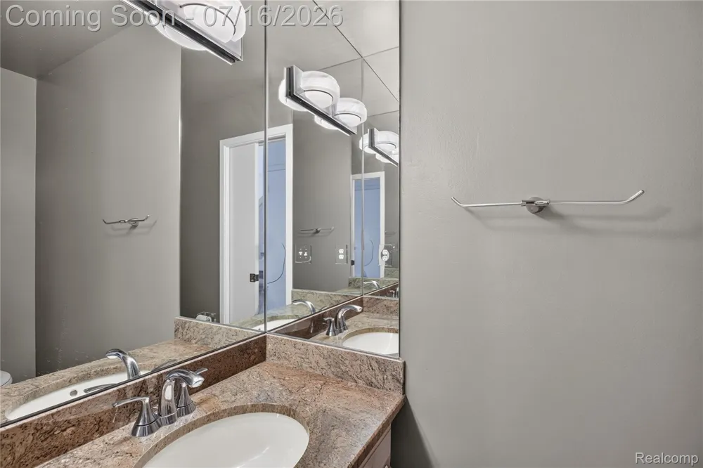 2775 Lochmoor Boulevard #19 Orion Charter Township, MI 48360