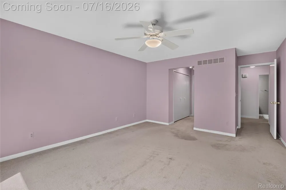 2775 Lochmoor Boulevard #19 Orion Charter Township, MI 48360