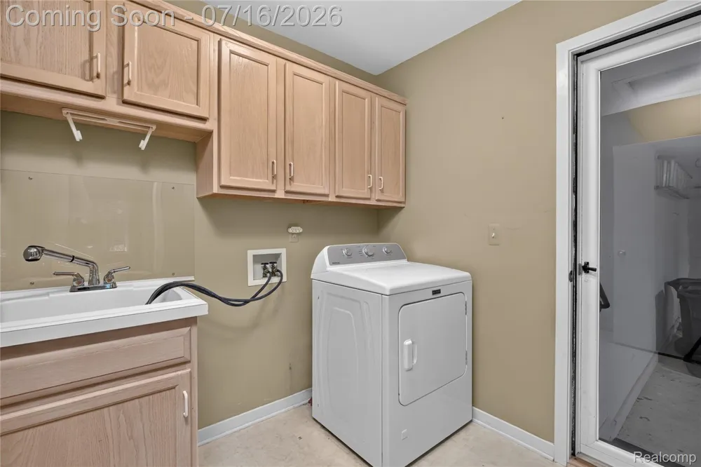 2775 Lochmoor Boulevard #19 Orion Charter Township, MI 48360