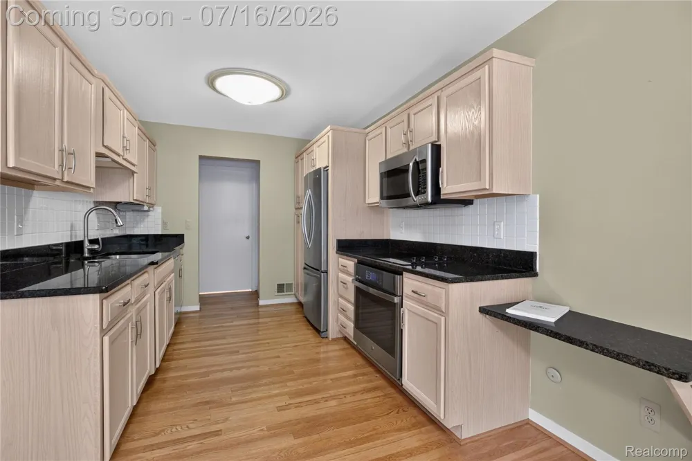 2775 Lochmoor Boulevard #19 Orion Charter Township, MI 48360