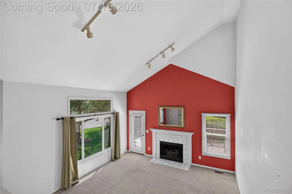 2775 Lochmoor Boulevard #19 Orion Charter Township, MI 48360