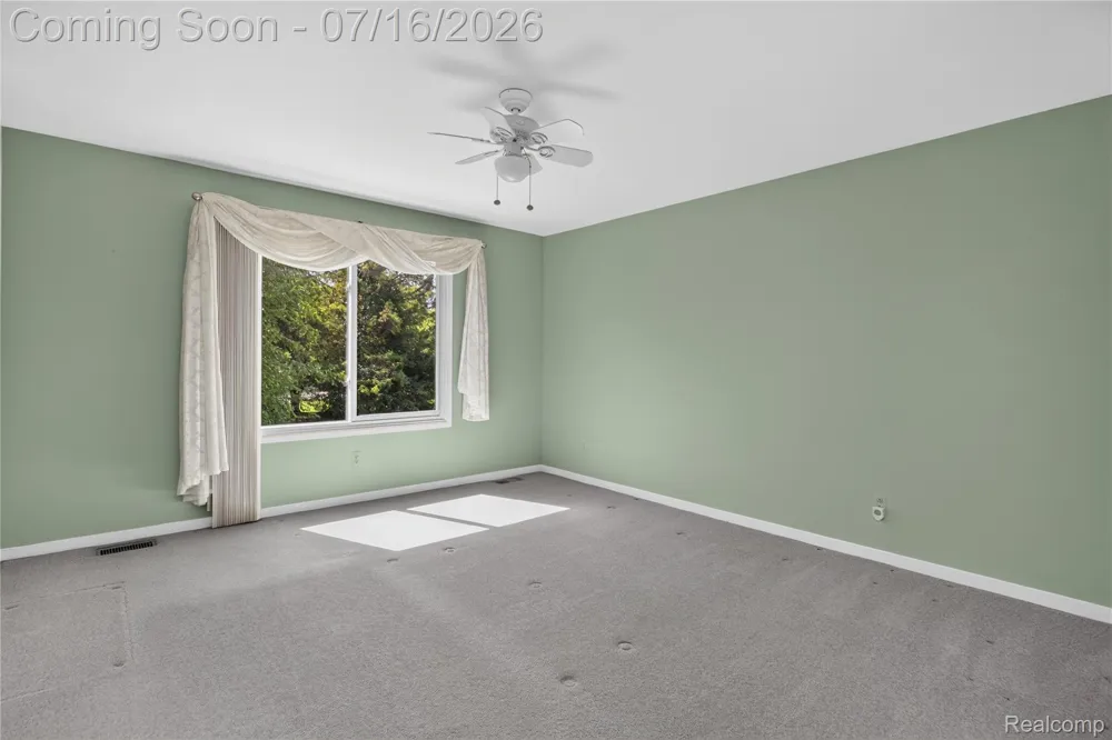 2775 Lochmoor Boulevard #19 Orion Charter Township, MI 48360