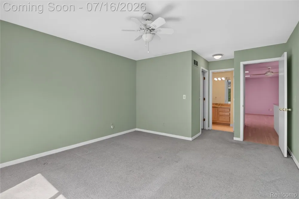 2775 Lochmoor Boulevard #19 Orion Charter Township, MI 48360