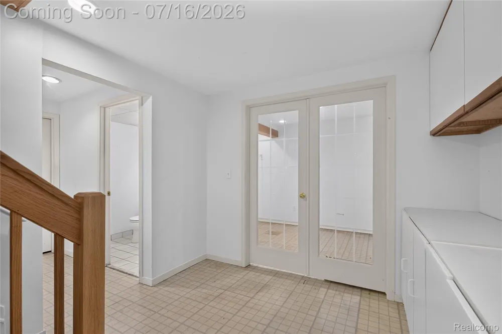 2775 Lochmoor Boulevard #19 Orion Charter Township, MI 48360