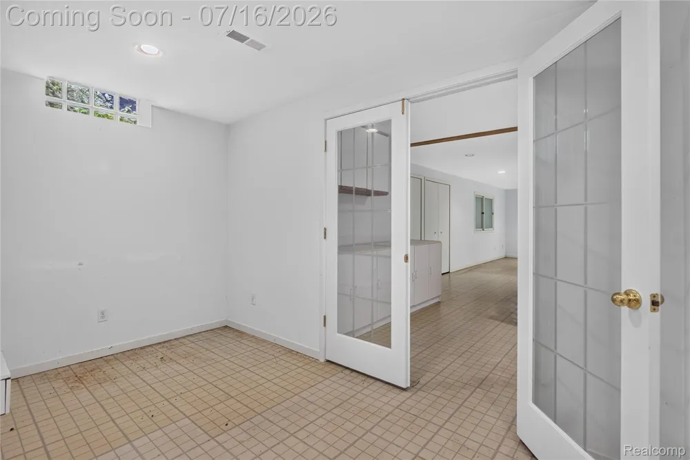 2775 Lochmoor Boulevard #19 Orion Charter Township, MI 48360