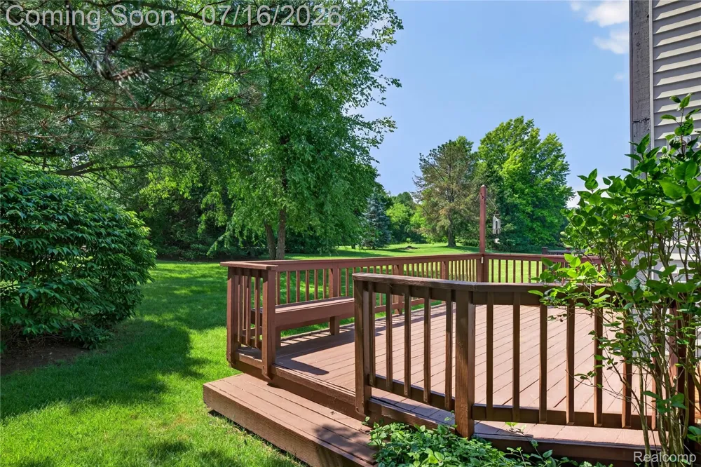 2775 Lochmoor Boulevard #19 Orion Charter Township, MI 48360