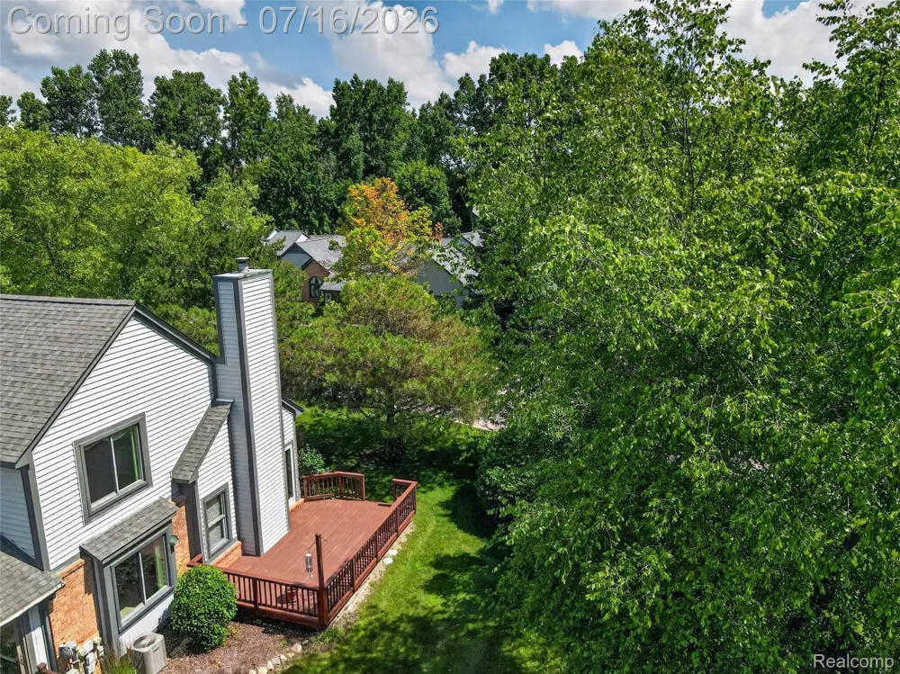 2775 Lochmoor Boulevard #19 Orion Charter Township, MI 48360
