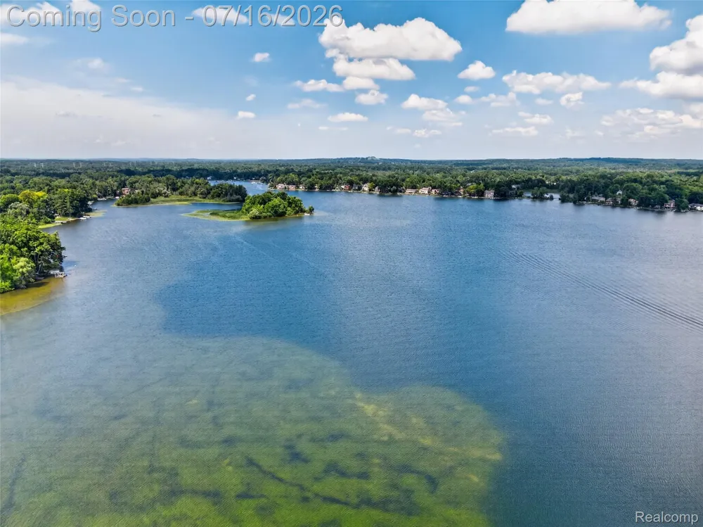 2775 Lochmoor Boulevard #19 Orion Charter Township, MI 48360