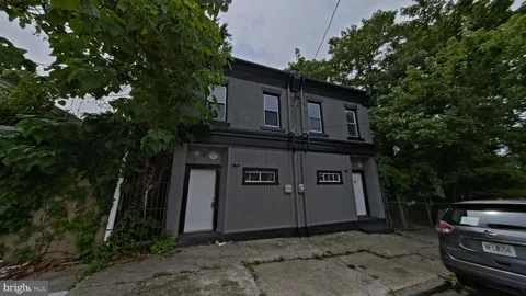 868 E LOCUST AVENUE