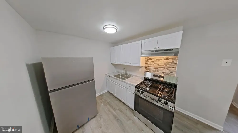 868 E LOCUST AVENUE Philadelphia, PA 19138