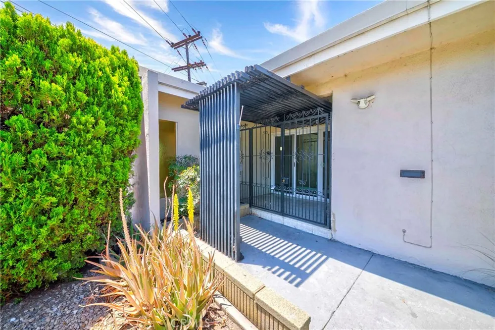 1939 S Bradshawe Monterey Park, CA 91754