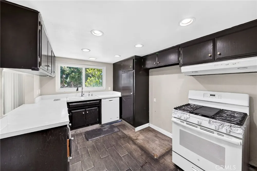 1939 S Bradshawe Monterey Park, CA 91754