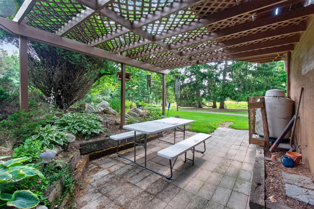 1611 S Williamston Road Dansville, MI 48819