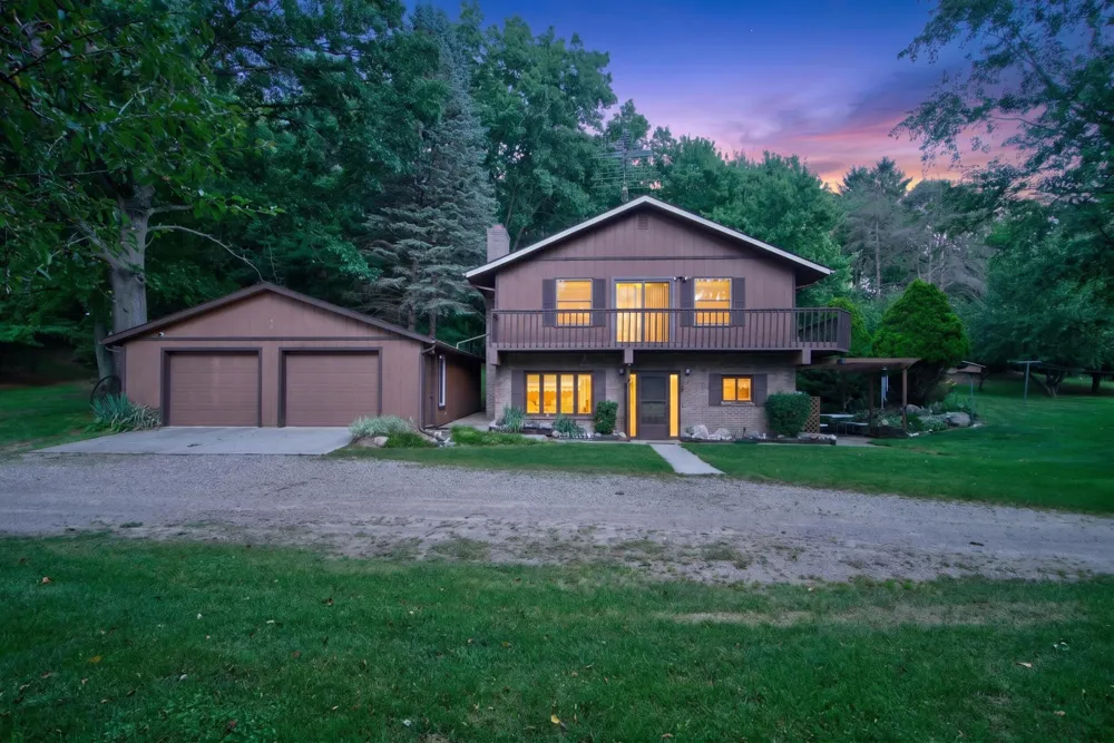1611 S Williamston Road Dansville, MI 48819