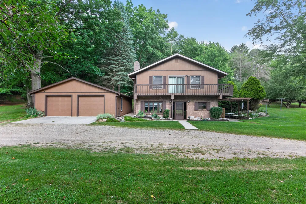 1611 S Williamston Road Dansville, MI 48819