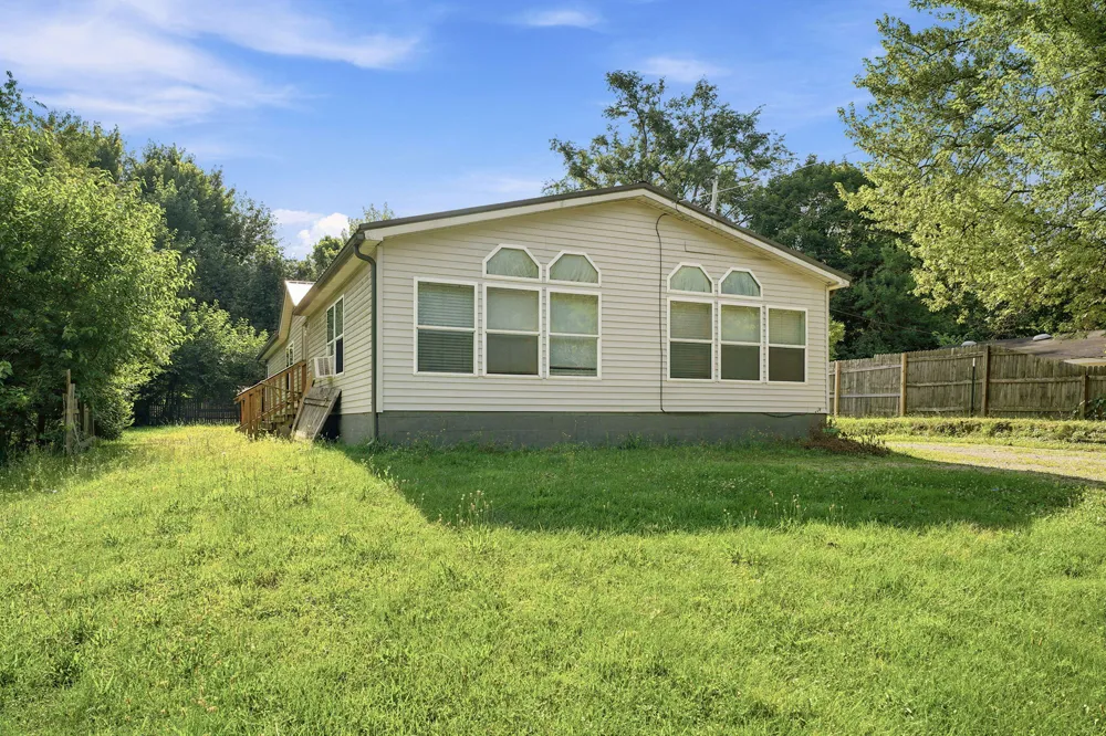 582 Leenhouts Street Comstock Charter Township, MI 49048