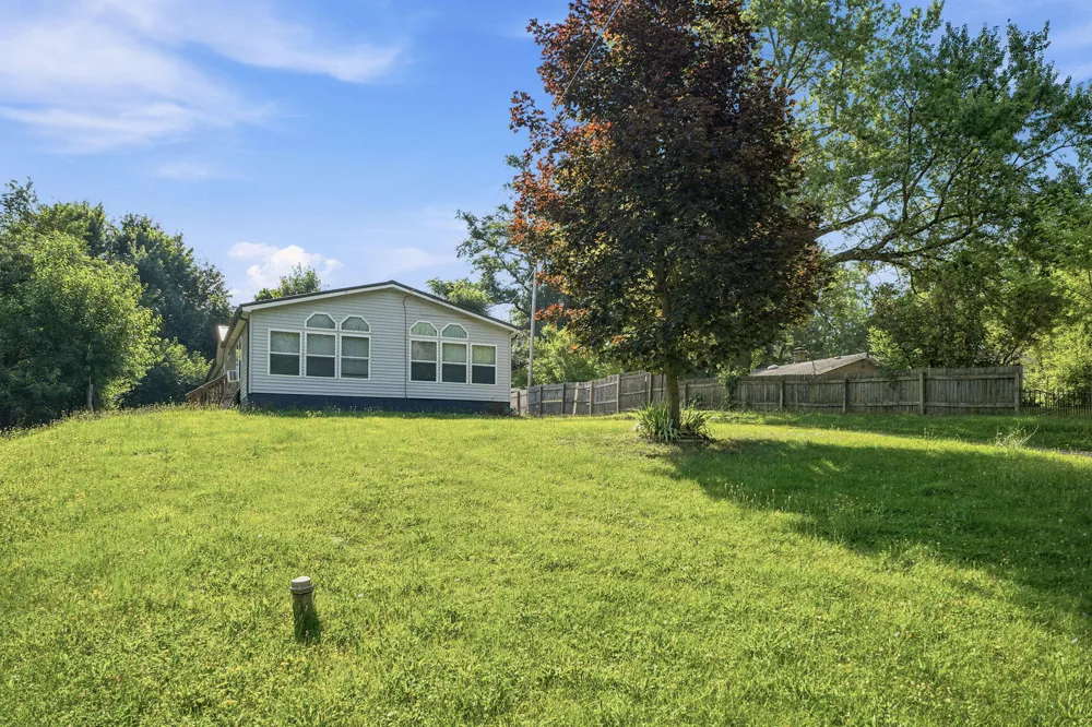 582 Leenhouts Street Comstock Charter Township, MI 49048