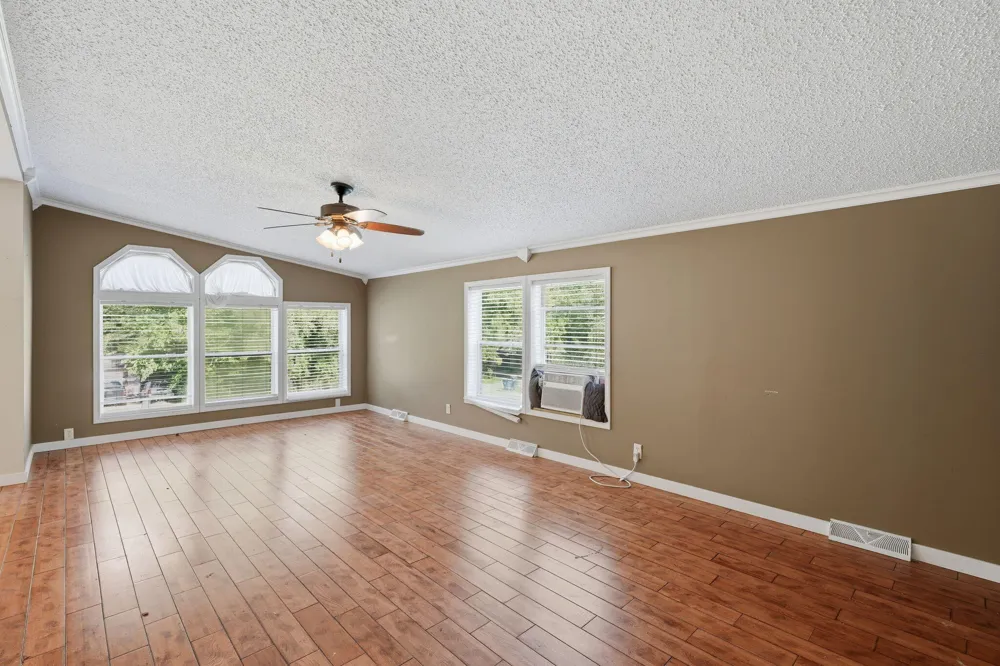 582 Leenhouts Street Comstock Charter Township, MI 49048