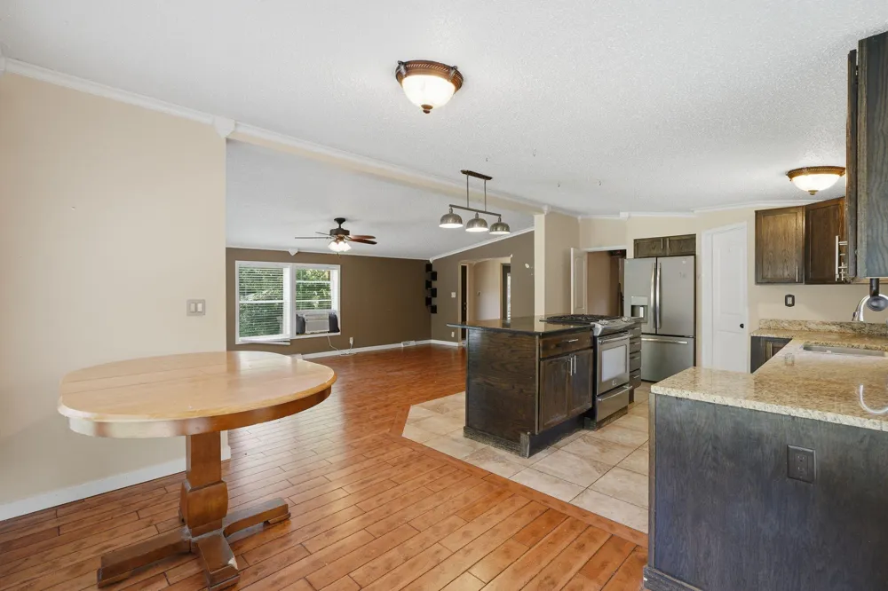582 Leenhouts Street Comstock Charter Township, MI 49048