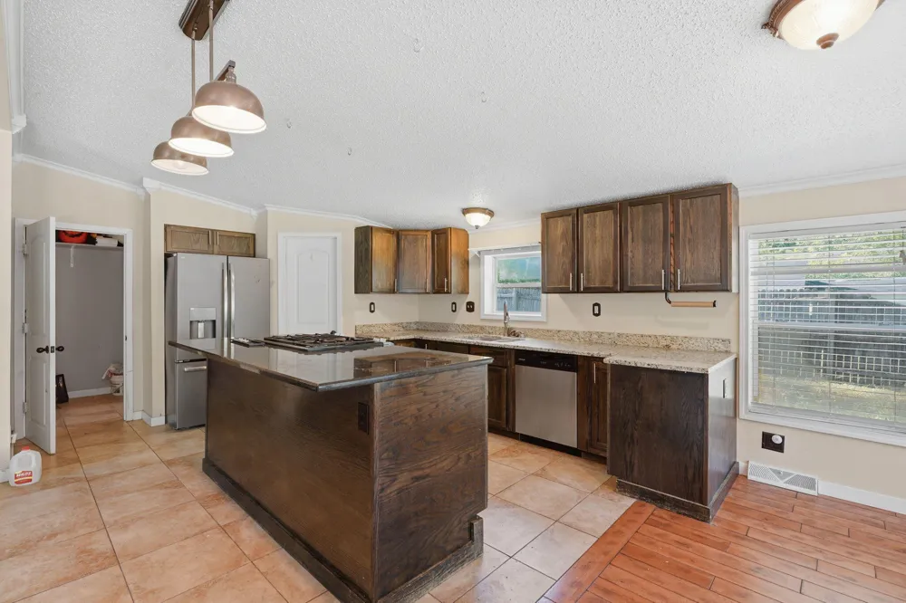 582 Leenhouts Street Comstock Charter Township, MI 49048
