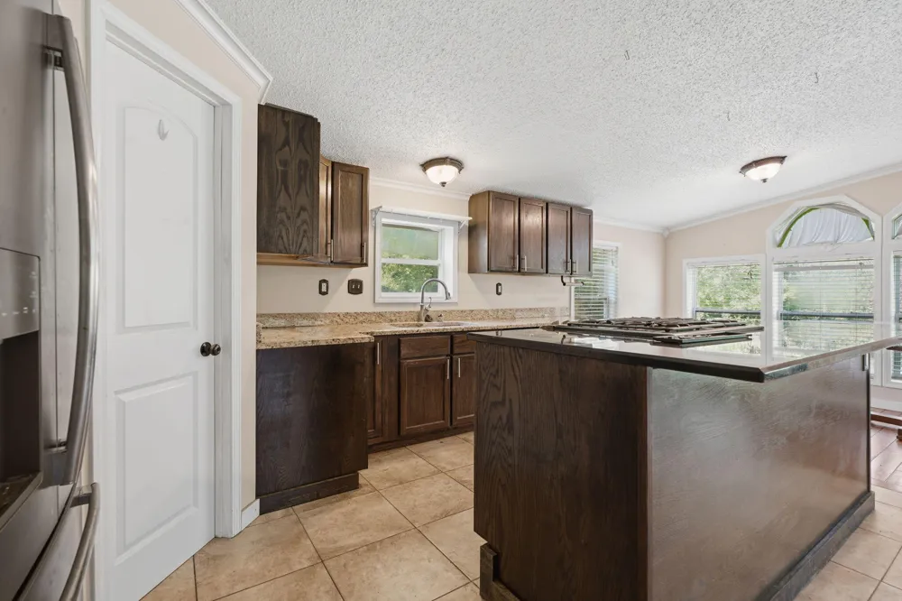 582 Leenhouts Street Comstock Charter Township, MI 49048