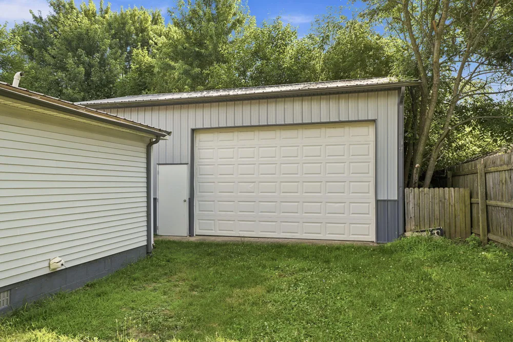 582 Leenhouts Street Comstock Charter Township, MI 49048