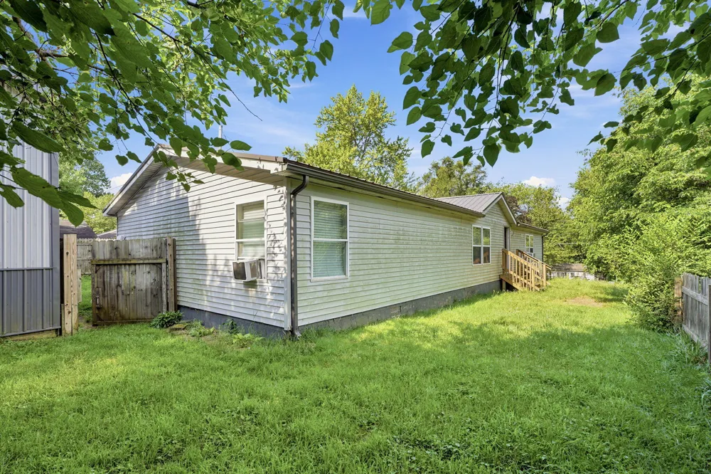 582 Leenhouts Street Comstock Charter Township, MI 49048